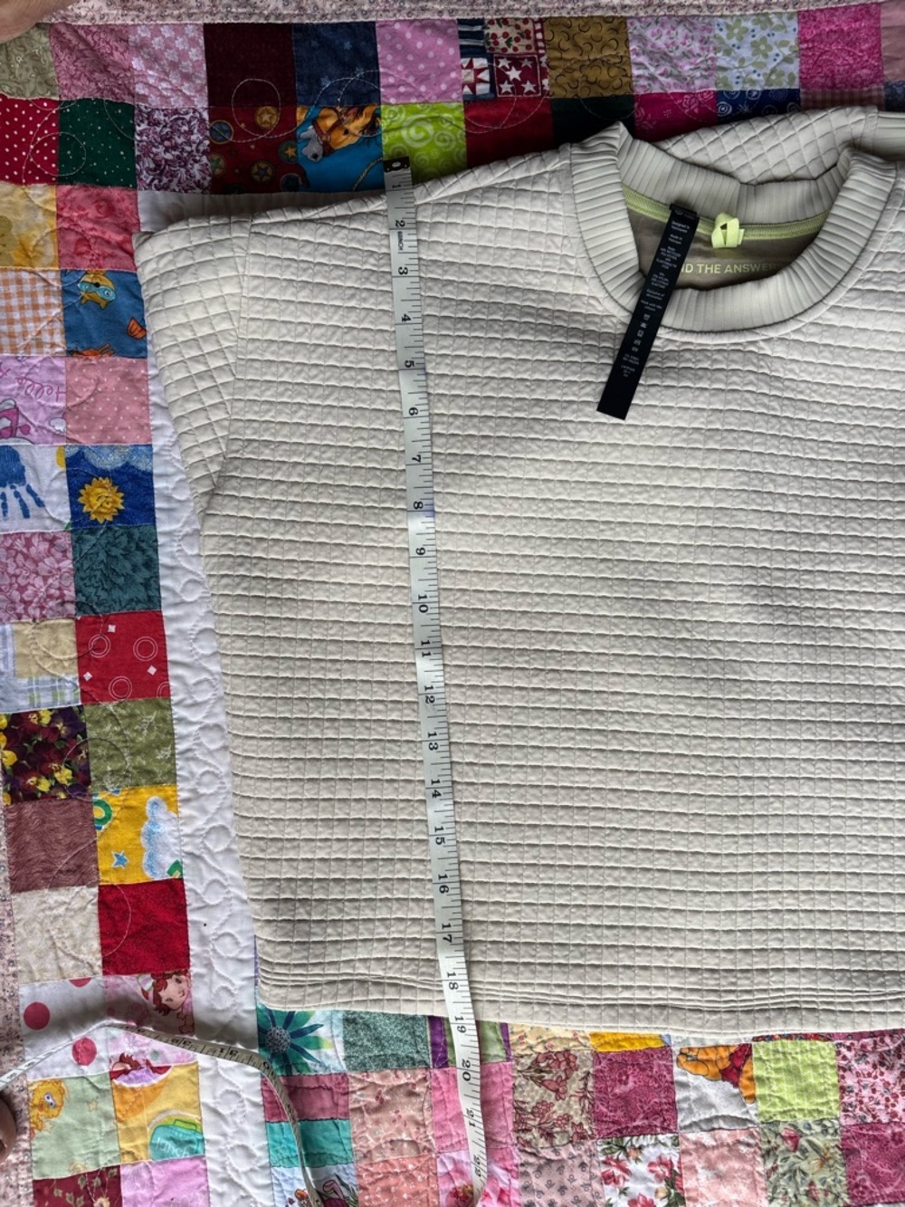 lululemon athletica Quilted Crewneck Sweatshirt in Light Beige with Neon Trim - Picture 8 of 9